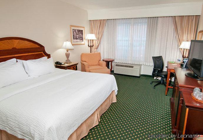 Courtyard By Marriott Hotel