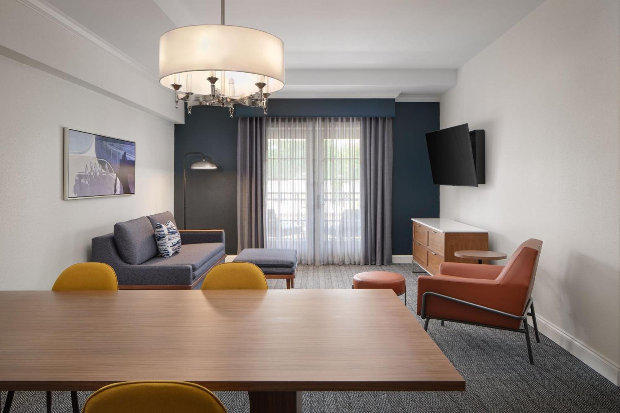 Courtyard By Marriott Hotel