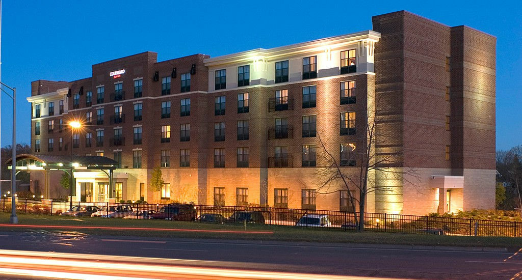 Courtyard By Marriott Hotel